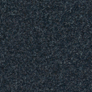 donkergrijs tapijt met dichte lusstructuur en subtiele lichte en blauwe accenten