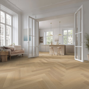 licht beige eiken vloer met visgraat patroon en subtiele houtstructuur