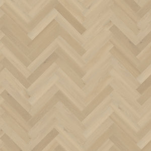 lichte beige eiken vloer met visgraatpatroon en subtiele houtstructuur in brede planken