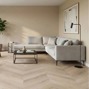 licht beige eiken visgraatvloer met een subtiele houtnerfstructuur en brede planken