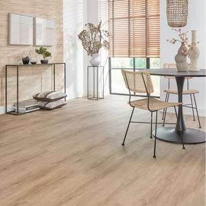 licht beige eiken vloer met rechte planken en een fijne, natuurlijke houtnerfstructuur