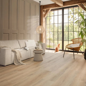 licht beige eiken vloer met natuurlijke houtstructuur en brede planken zonder patroon