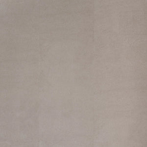 beige tegelvloer met grote, effen tegels in zachte zandkleur met een fijne, matte structuur