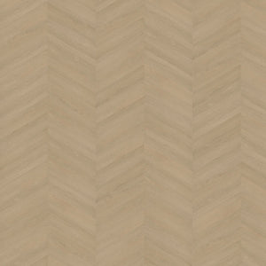 lichte beige eiken vloer in visgraatpatroon met matte afwerking, hoek van een houten meubel en stoel met lichtgrijze stoffering zichtbaar