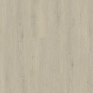 Lichtgrijze vloer met houtstructuur en subtiele noesten, brede planken in naturel kleurtoon.