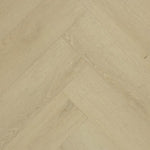 Licht eiken visgraatvloer met subtiele houtstructuur en een natuurlijke, zachte beige tint.