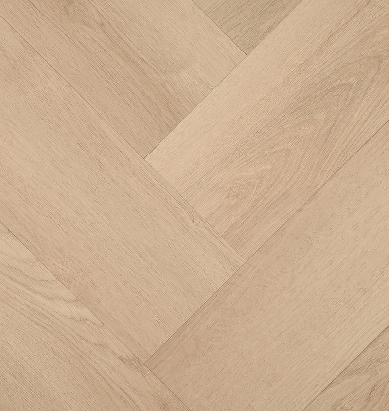 licht eiken vloer in visgraatpatroon met fijne houtstructuur en een matte afwerking