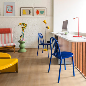 lichte beige eiken vloer met subtiele, natuurlijke houtstructuur en rechte brede planken zonder zichtbaar patroon