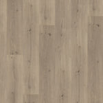 licht grijs bruin eiken vloer met natuurlijke houtstructuur en subtiele noesten, brede planken in recht gelegd patroon
