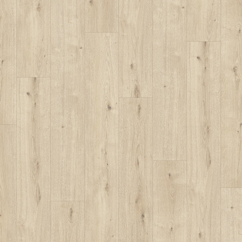licht beige eiken vloer met subtiele houtnerfstructuur en kleine noesten, brede planken in rechthoekig patroon