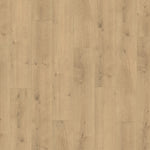 licht beige eiken vloer met rechte planken en subtiele houtnerven en knoesten, fijne natuurlijke houtstructuur zichtbaar