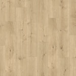 lichte beige eiken vloer met brede planken en subtiele houtnerfstructuur met enkele noesten