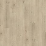 licht beige eiken vloer met subtiele houtnerfstructuur en zichtbare noesten, planken in standaard breedte zonder opvallend patroon