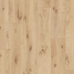 licht beige eiken vloer met rechte brede planken en natuurlijke houtnerven met zichtbare knoesten en fijne nerfstructuur