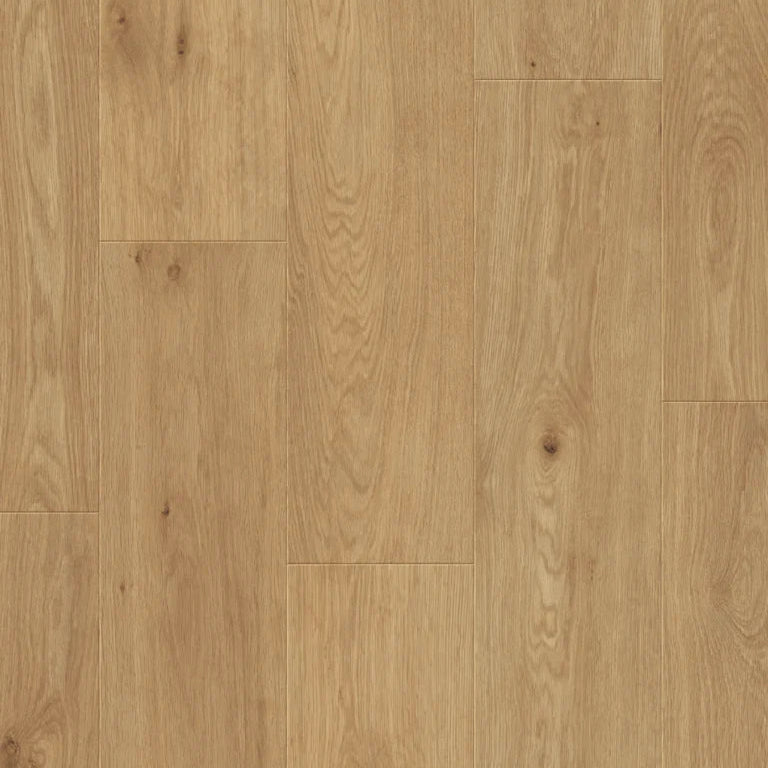 lichte eiken vloer met brede planken en fijne houtnerfstructuur in warm beige tint