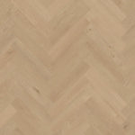licht beige eiken visgraatvloer met subtiele houtnerfstructuur en brede planken
