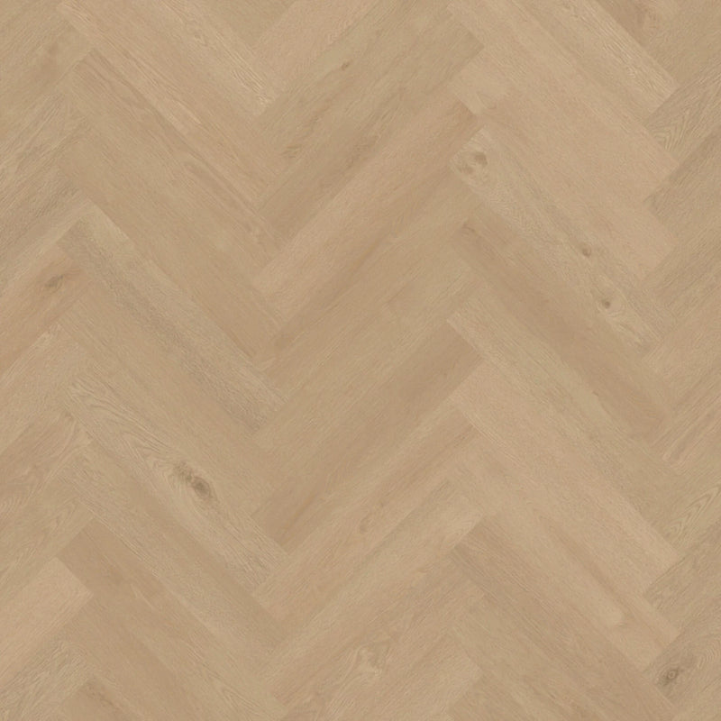 licht beige eiken visgraatvloer met subtiele houtnerfstructuur en brede planken