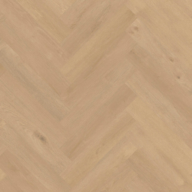 licht beige eiken vloer met visgraat patroon en subtiele houtnerf structuur